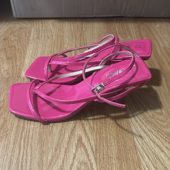 Hot pink sandal heels - Picture 2 of 4